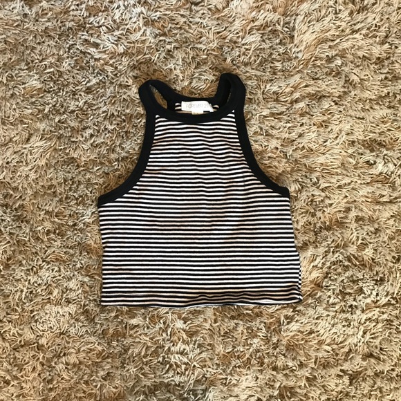 Cute and flirty mid tank. - Picture 2 of 4